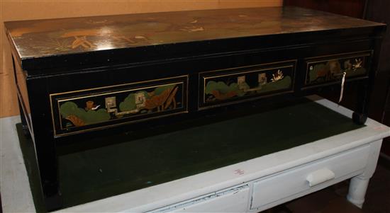 Oriental black lacquer low coffee table, decorated with lily pond and song birds